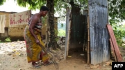 Hampir sepertiga penduduk dunia atau 2,3 milyar manusia tidak punya toilet modern seperti di Kinshasa, Kongo ini (foto: ilustrasi).