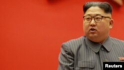 El líder norcoreano Kim Jong Un da declaraciones en una Conferencia del Partido de los Trabajadores de Corea (WPK), en Corea del Norte.
