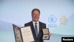 Executive Director of the United Nations World Food Programme, David Beasley, poses with the diploma and medal of Nobel Peace Prize in Rome, Italy December 10, 2020. Nobel Prize Outreach/Rein Skullerud/Handout via REUTERS ATTENTION EDITORS - THIS IMAGE WAS PROVIDED BY A THIRD PAR