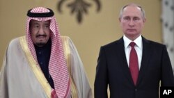 Король Саудовской Аравии Салман и президент России Владимир Путин (архивное фото)