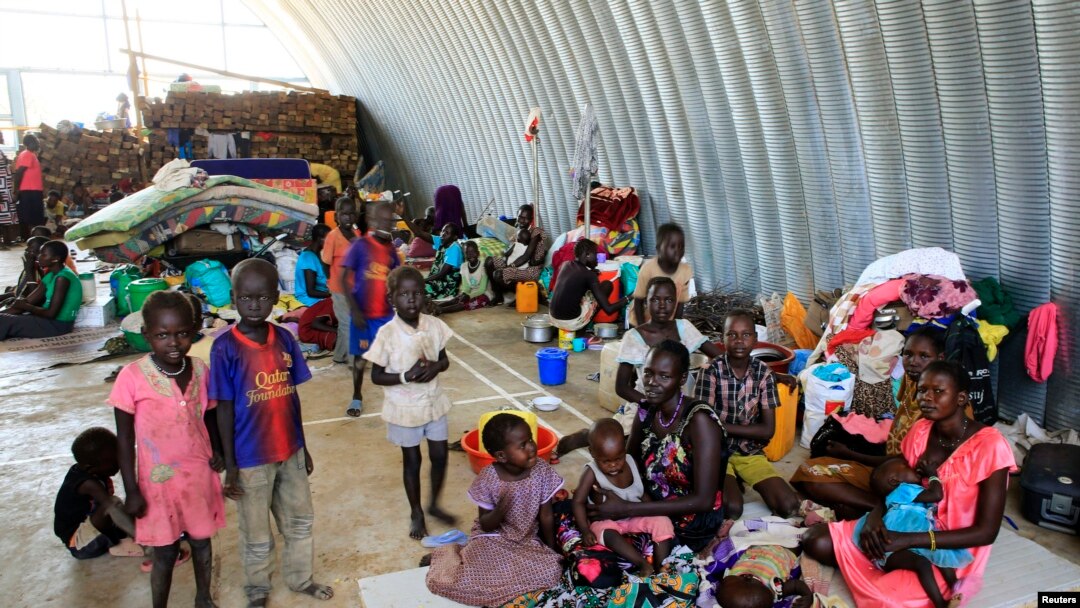 Janubiy Sudan aholisi zo'ravonlikdan qochib BMT bazasida panoh topmoqda, Juba, 23-dekabr, 2013-yil