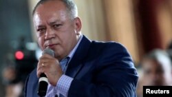 Diosdado Cabello piensa que una elección doble podría motivar a la oposición a participar en las elecciones del 22 de abril.