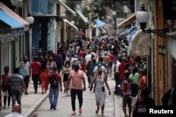 Suasana sebuah jalan di pusat kota Havana, Kuba, di tengah meningkatnya kasus COVID-19, 15 Juni 2021. (REUTERS/Alexandre Meneghini)