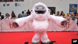美国动画影片《雪人奇缘》中的主角出现在多伦多国际电影节上。（2019年9月7日）