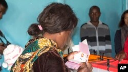 Zambians cast their ballots in Lusaka, Aug. 11, 2016.