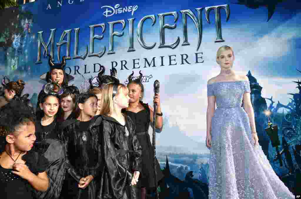 Nữ diễn viên Elle Fanning đến dự buổi công chiếu toàn thế giới phim "Maleficent" tại Rạp El Capitan ở Los Angeles, bang California, ngày 28 tháng 5, 2014.