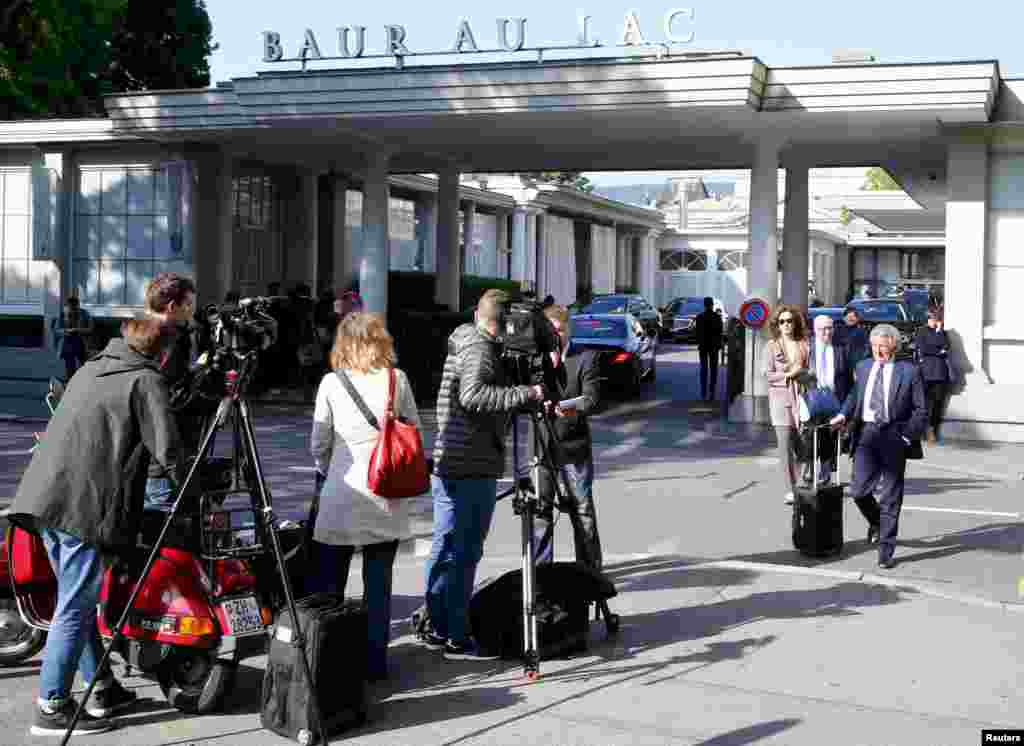 Members of the media stand outside the Baur au Lac hotel in Zurich, Switzerland, May 27, 2015.&nbsp;