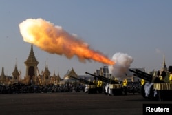 Thai royal guards salute the start of the Royal Cremation ceremony for Thailand's late King Bhumibol Adulyadej near the Grand Palace in Bangkok, Oct. 26, 2017.