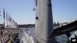 纽约市无畏海空博物馆的黑鲈号(USS GROWLER)潜艇。美国海军现役潜艇全为核动力，常规动力潜艇都进了博物馆。