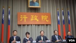 台湾行政院长江宜桦召开记者会说明经贸国是会议内容