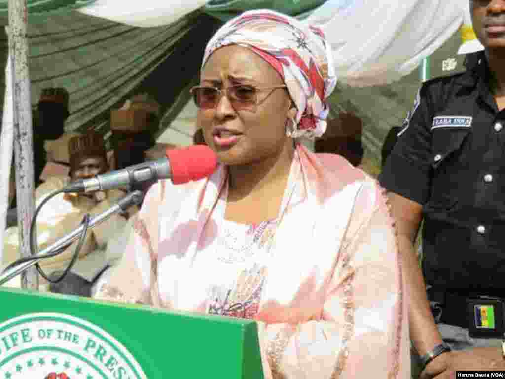 AISHA BUHARI: Ta kai kayan tallafin kayan abinci jihar Borno