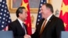 Tư liệu: Ngoại trưởng Mỹ Mike Pompeo và Ngoại trưởng/Ủy viên Quốc vụ viện TQ Vương Nghị tại cuộc họp báo ở Bộ ngoại giao Hoa Kỳ ở Washington, ngày 23/5/2018. (AP Photo/Andrew Harnik) 