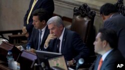 Guatemalan Congress President Luis Rabbe (C) listens to other lawmakers during the second election day for a new Guatemalan vice president to replace Roxana Baldetti, who resigned, inside Congress in Guatemala City, May 13, 2015.