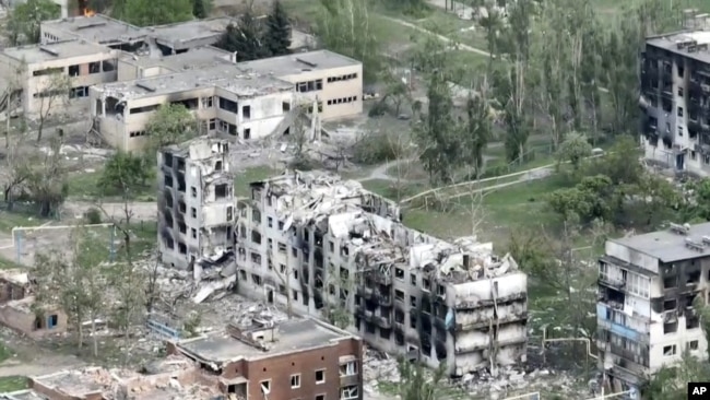 পূর্বও ইউক্রেনে যুদ্ধ বিধ্বস্ত শহরঃ ইউক্রেন পুতিনের কর্মকাণ্ডের কেন্দ্রবিন্দু হয়েই থাকবে।