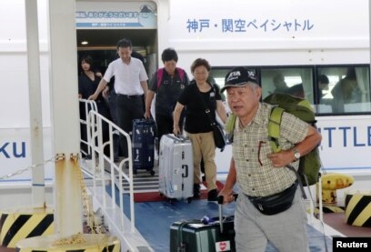 Crazy Car Stunts in Kansai Airport