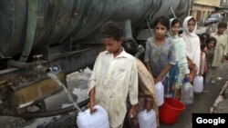 دميونسپل کارپوريشن پيښور د مهمو سرچينو وينا ده چې حکومت د ټيوب ويلونو د بجلۍ بلونه نه دي داخل کړي اؤ دپنجاب سره تعلق لرونکي د پاکستان داوبو اؤ بجلۍ دمملکت د وزير عابد شيرعلي په وينا ددغو ټيوب ويلونو بجلي قطع کړل شوې ده