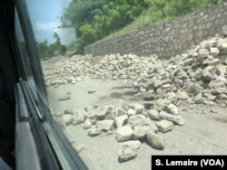 A makeshift roadblock made of rocks on the road to Jacmel.