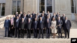 Hội nghị Paris quy tụ các giới chức đến từ khoảng 30 nước, kể cả Liên Hiệp Quốc, Liên hiệp Âu Châu và Liên đoàn Ả Rập.