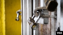 A padlock is seen on one of the shops that remained closed Wednesday. (E.Iob/VOA)