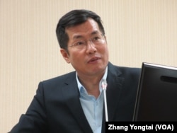 Luo Zhi-Zheng, DPP legislator 台湾执政党民进党立委罗致政（美国之音张永泰拍摄）