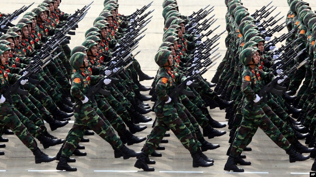 Quân đội Việt Nam diễu hành Ngày Quốc khánh 2/9/2015.
