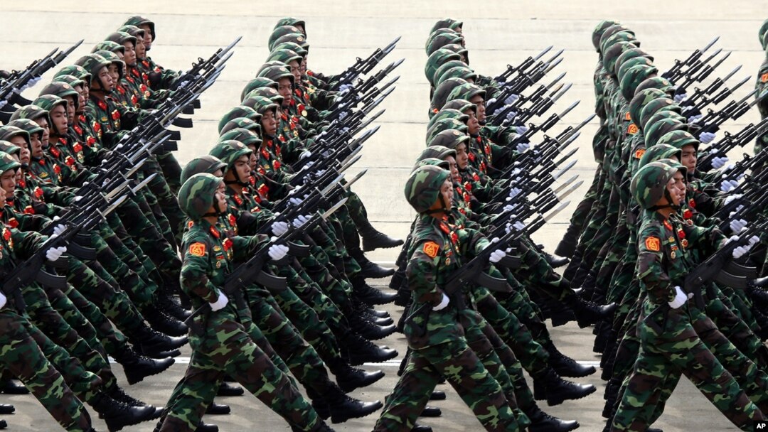 Các quân nhân diễu hành trong lễ kỷ niệm 70 năm ngày Quốc khánh Việt Nam, ngày 2 tháng 9 năm 2015.