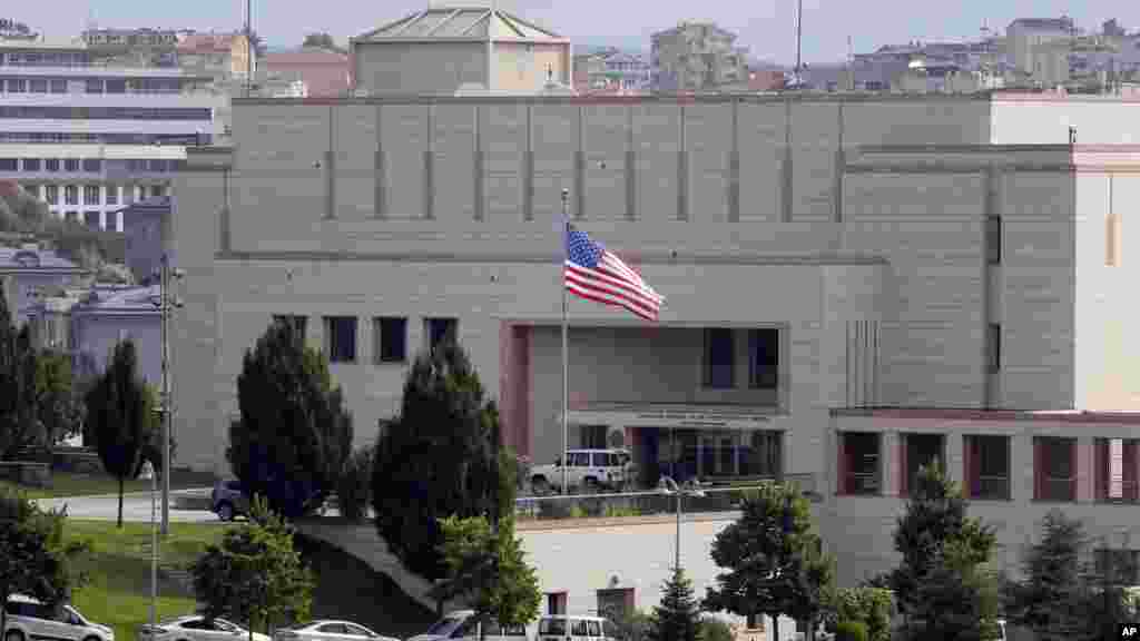 Image du consulat américain où des coups de feu ont été tirés à l&#39;extérieur du bâtiment, Istanbul, 10 août 2015. &nbsp;