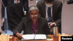 린다 토머스-그린필드 유엔 주재 미국대사가 21일 우크라이나 사태에 관한 유엔안전보장이사회 긴급회의에서 발언하고 있다.