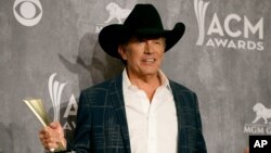 George Strait durante la 49 entrega de premios de la Academia de Música Country.