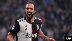 Gonzalo Higuain célèbre son but lors d'un match entre la on January 06, 2020 Juventus' football match Juventus vs Cagliari at the Juventus Allianz stadium in Turin. Argentine striker Gonzalo 