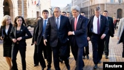 ລມ​ຕ ຕ່າງ​ປະ​ເທດ John Kerry ຢ້ຽມ​ຢາມ Bulgaria
