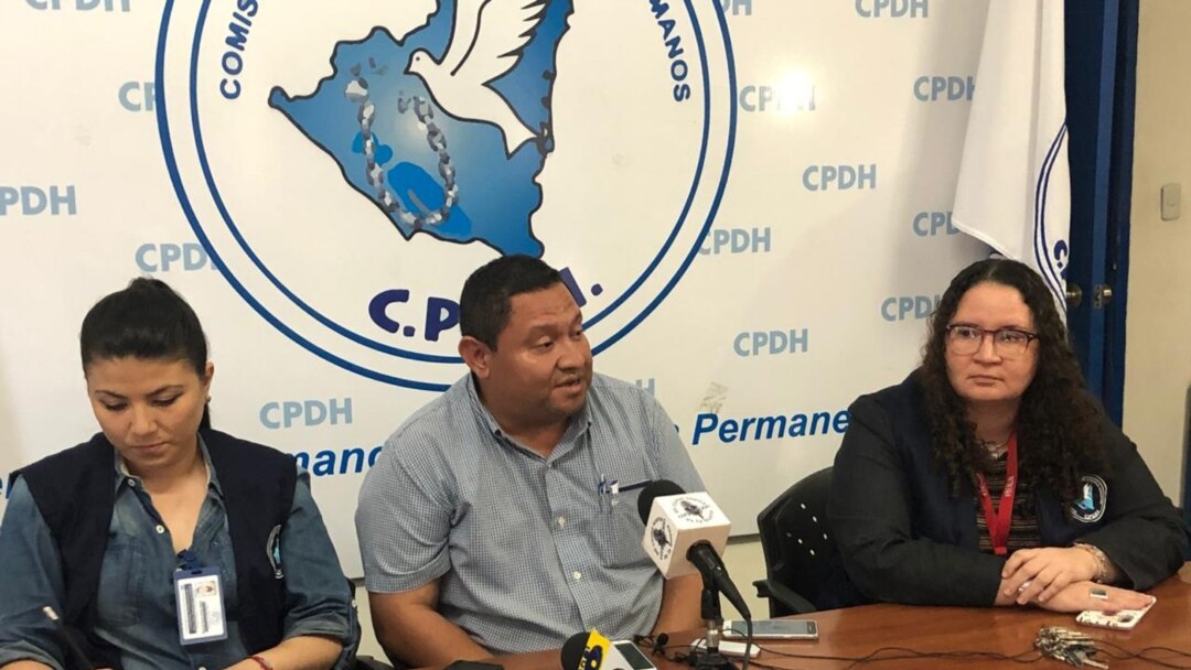 Al menos dos periodistas fueron ingresados de emergencia a un hospital privado de Nicaragua luego de que fueran agredidos de forma brutal por sujetos que portaban camisas afines al gobierno del presidente Daniel Ortega. Foto Daliana Ocaña.