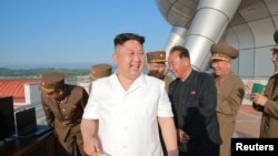 Lãnh tụ Kim Jong Un giám sát một vụ thử tên lửa của Bắc Triều Tiên