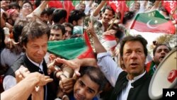 عمران خان رهبر حزب تحریک انصاف پاکستاندر میان هوادارانش