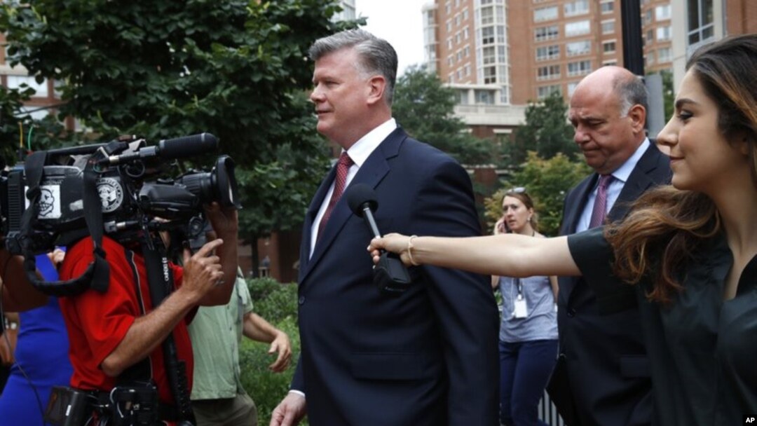 La defensa de Paul Manafort, el expresidente de la campaña del presidente Donald Trump asegura que no se comprobó su culpabilidad más allá de una "duda razonable", en el juicio que se le sigue por fraude bancario e impositivo.