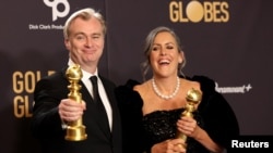 คริสโตเฟอร์ โนลันและเอ็มมา ธอมสัน ที่งานประกาศรางวัล Golden Globe วันที่ 7 ม.ค. 2024