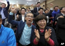 Supporters of the presidential candidate Moon Jae-in of the Democratic Party react as they watch televisions broadcasting results of exit polls for presidential election at National Assembly in Seoul, South Korea, May 9, 2017.