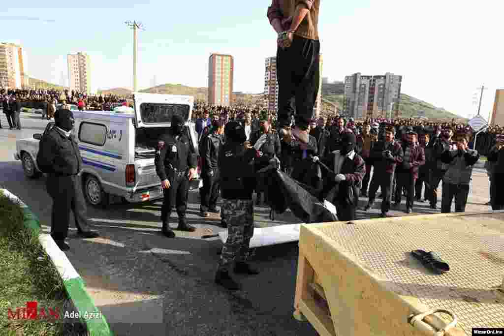 بار دیگر یک اعدام در ملاءعام در ایران عکس: عادل عزیزی &nbsp;