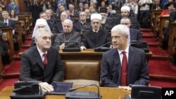 Novoizabrani i bivši predsednik Srbije, Tomislav Nikolić i Boris Tadić, u Skupštini Srbije