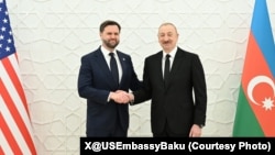 美国副总统万斯和阿塞拜疆总统伊尔哈姆·阿利耶夫在阿塞拜疆巴库会面。(2026年2月10日)