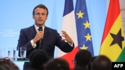 Tổng thống Pháp Emmanuel Macron nói chuyện với kiều dân các nước Châu Phi tại Điện Elysé ngày 11/7/2019.