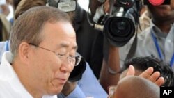 Secretário-geral da ONU, Ban ki-Moon no lançamento da nova campanha de vacinação contra a polio em Angola.