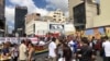 Empleados públicos venezolanos reclaman pago de aguinaldo
