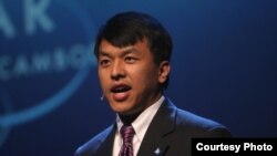 FILE PHOTO - Cambodian-American economist Ear Sophal speaks at the Oslo Freedom Forum, 2010. (Courtesy of Sophal Ear/Oslo Freedom Forum)