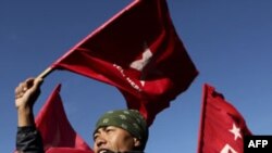 پلیس نپال در اعتصاب عمومی مائوئیست ها با تظاهرکنندگان درگیر شد 