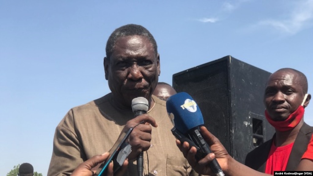 Adoum Soumaine, membre de Wakit Tama, au Tchad. (VOA/André Kodmadjingar)