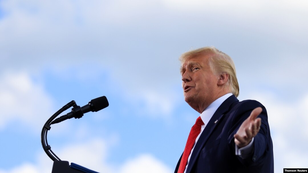 El presidente Donald Trump durante su intervención en el aeropuerto de Wittman, en Oshkosh, Wisconsin, el 17 de agosto de 2020.