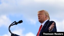 El presidente Donald Trump durante su intervención en el aeropuerto de Wittman, en Oshkosh, Wisconsin, el 17 de agosto de 2020.