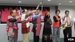 台灣原住民誓師參加火大遊行(美國之音申華攝影)