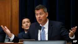 Anggota DPR AS Sean Duffy berbicara dalam sebuah rapat kerja di Gedung Capitol, Washington, pada 18 Juli 2018. (Foto: AP/Jacquelyn Martin)